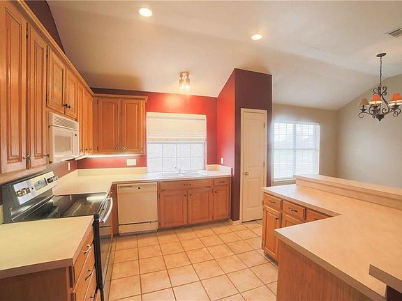 4th image of 1812 Clearbrook Ln