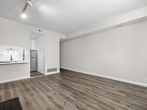 4th image of 909 Geyer Ave #911B