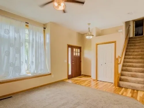 5 bed, 3800 sqft, $3,200 — Photo 2