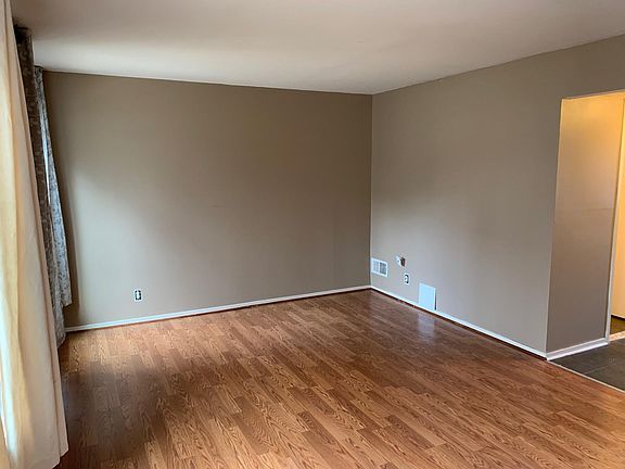 2nd image of 2712 Glengyle Dr