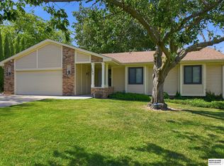 286 Concord Cir, Papillion, NE 68046
