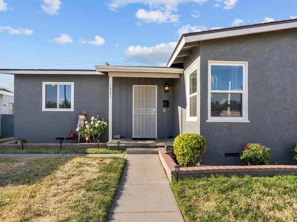 1327 W Ivesbrook St, Lancaster, CA 93534