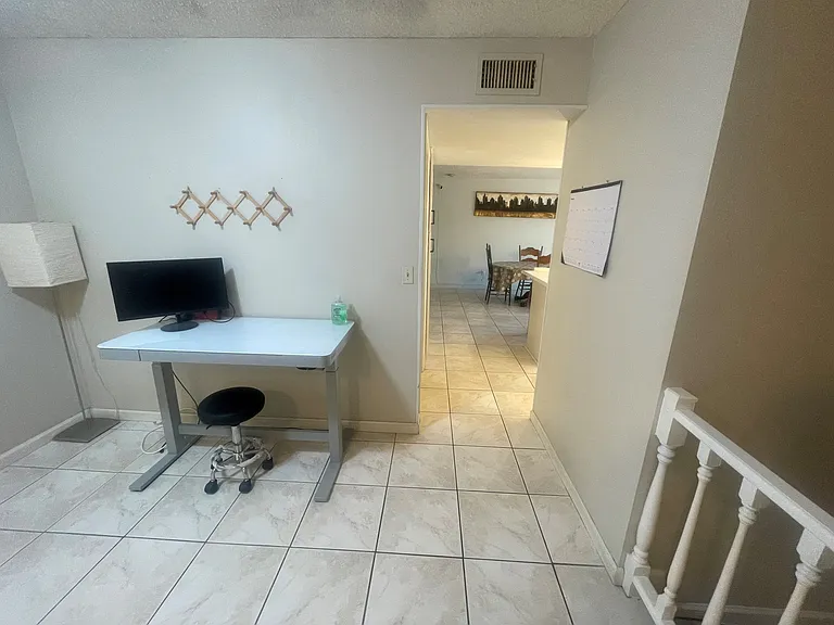 Entryway - hallway leads to kitchen and dining area