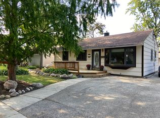 412 Midway Dr, Mundelein, IL 60060
