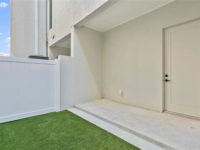 368 6th St S #1 — Photo 42