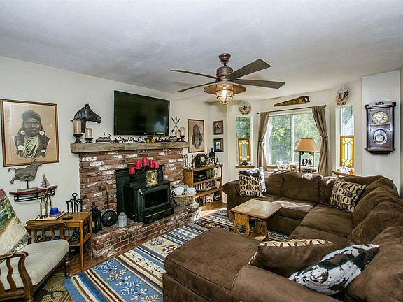 3rd image of 440 Davos Dr