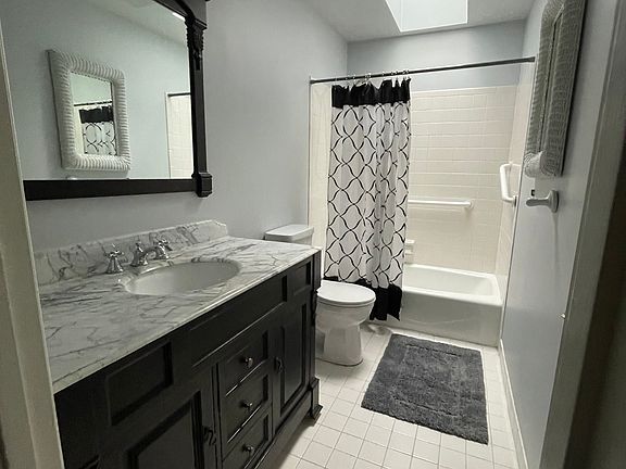 5th image of 75 Deerfield Ln