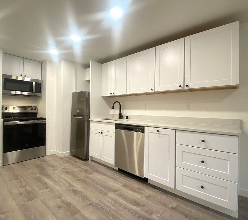 1st image of 1418 2nd Ave W #B