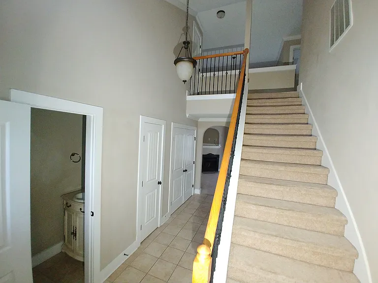 2000 Rossburg Pl — Photo 12