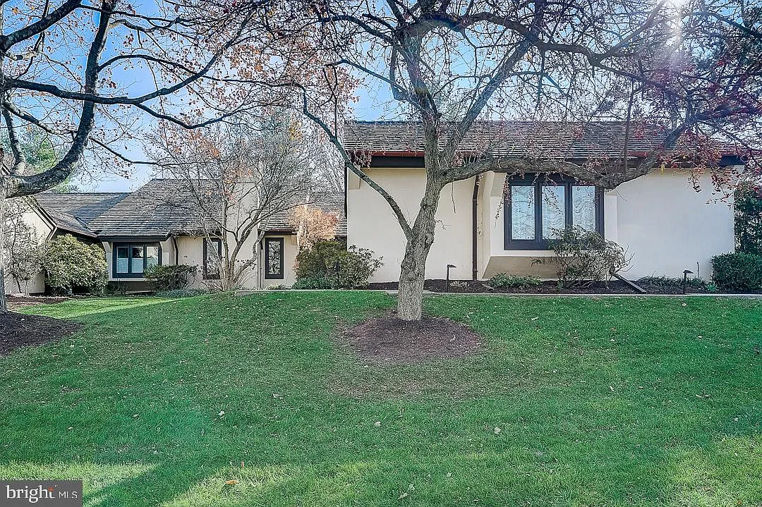 18 Springhouse Ln photo 1