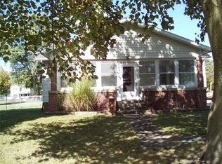 1008 E 3rd St, Pana, IL 62557
