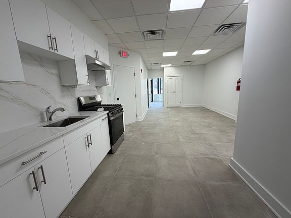 3rd image of 2427 Lemoine Ave #206