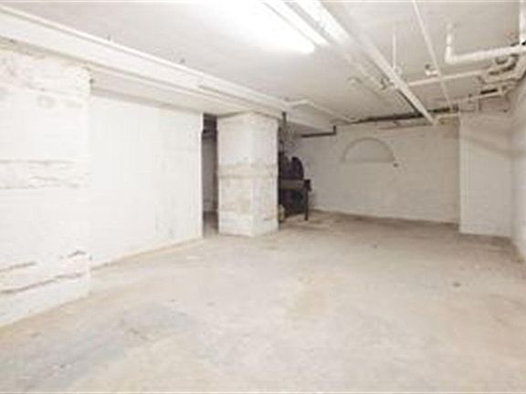 4th image of 22 Desbrosses St #1STFLOOR