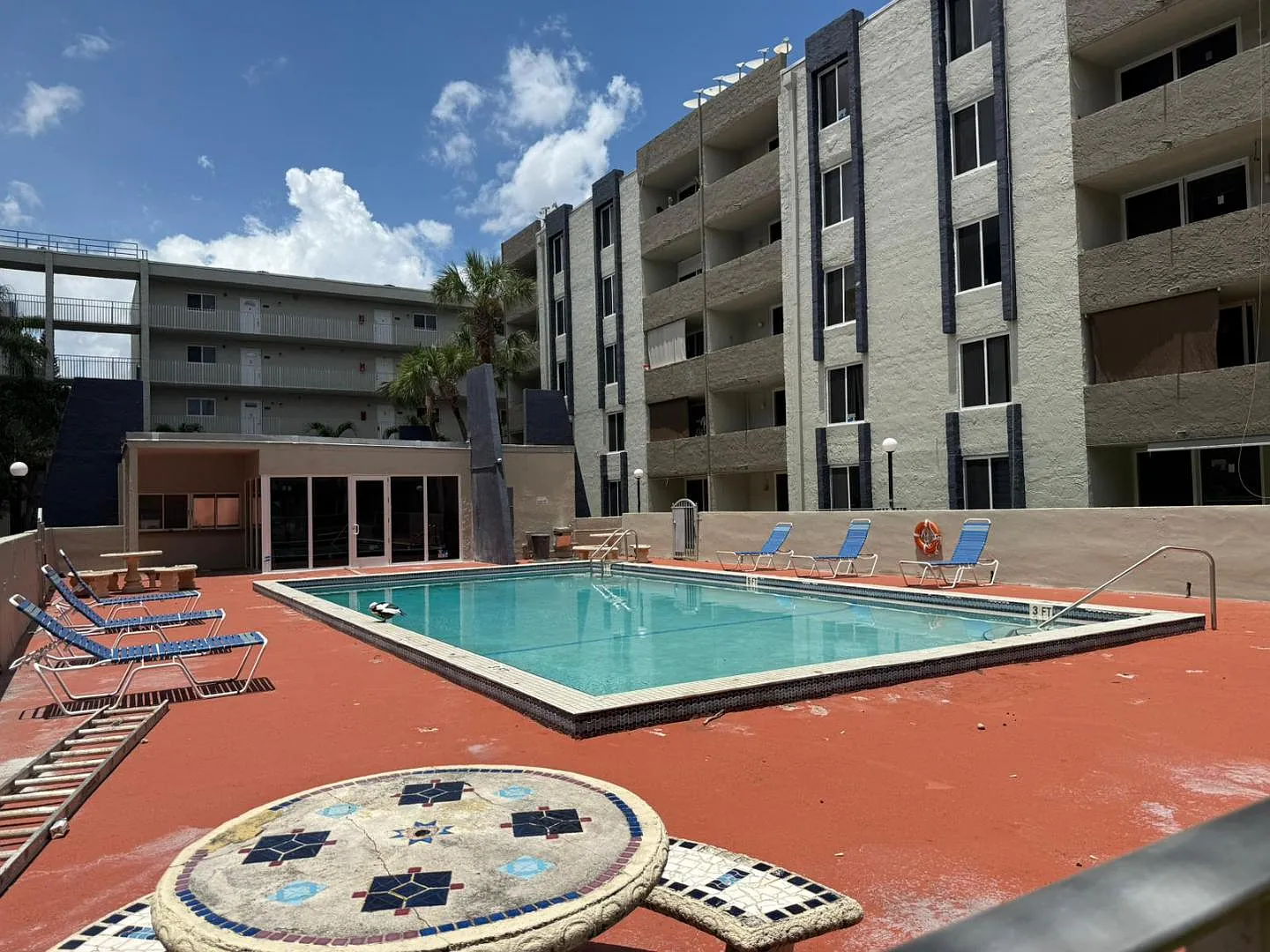 10000 NW 80 Ct - Samari Lakes 10000 NW 80 Ct Apt 2523 Hialeah Gardens FL 33016 — Photo 4
