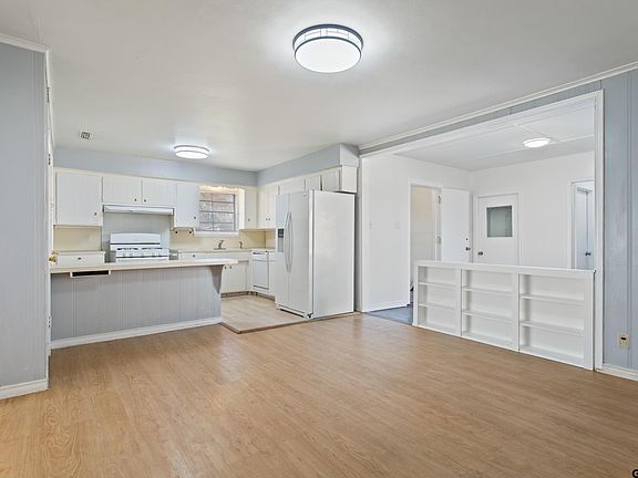 5th image of 3126 Colgate Ave