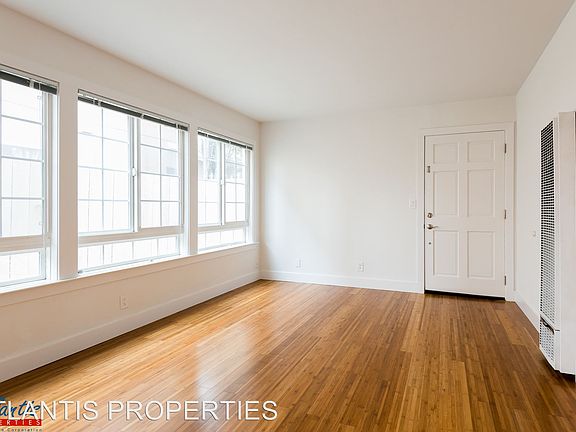 5th image of 440 Roosevelt Ave APT 01