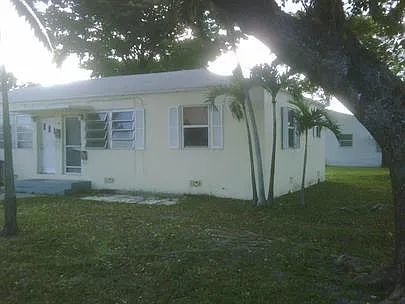 25 NE 4th Ave #B