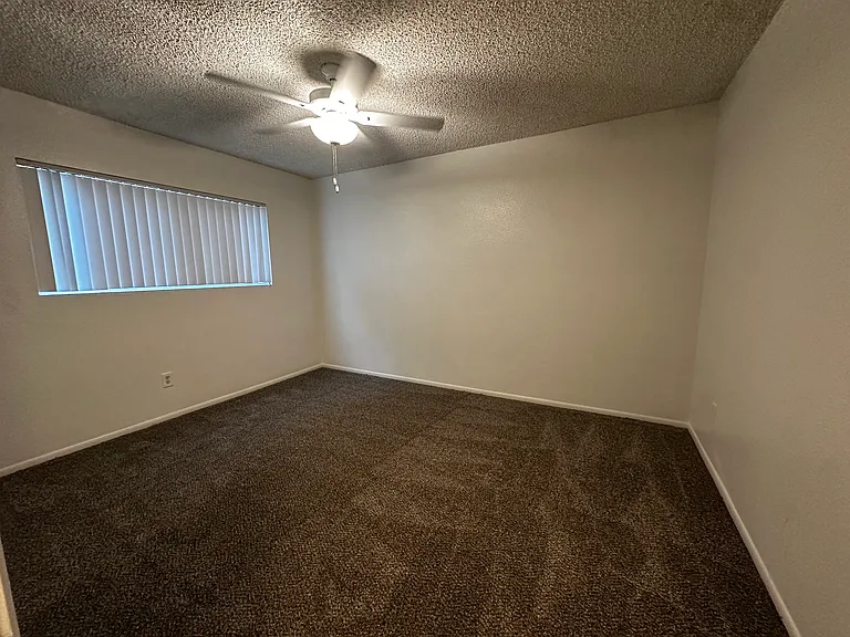 Courtyard Square Apartments — Photo 51