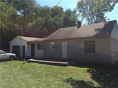 2nd image of 3203 Roberta Dr
