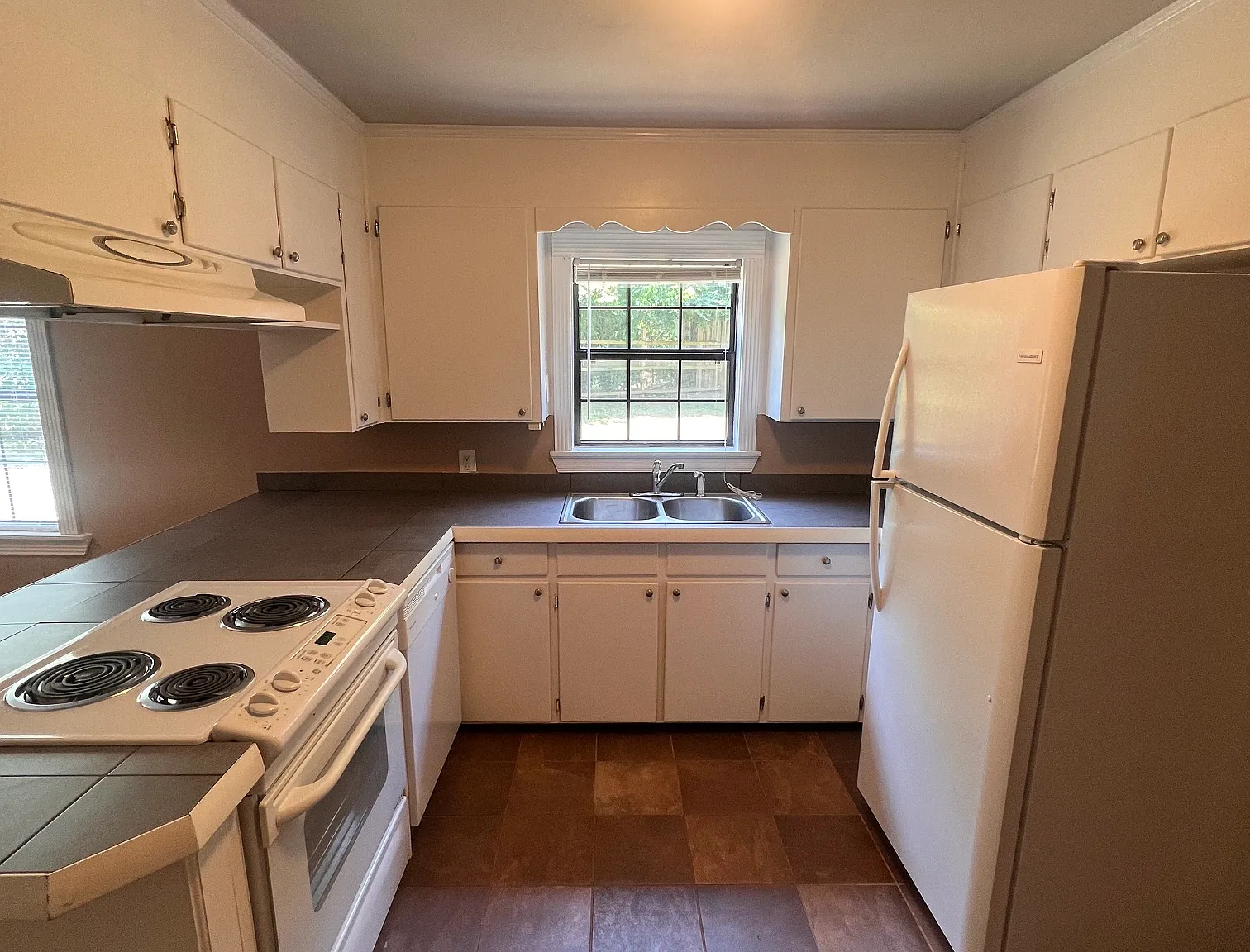 2224 Redtop Avenue - 10 — Photo 2