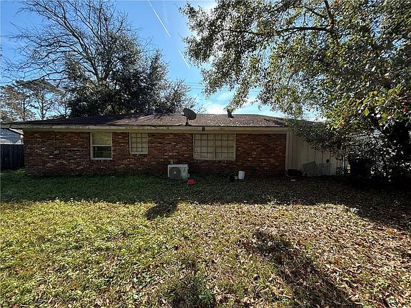 3rd image of 2243 Pinewood Dr