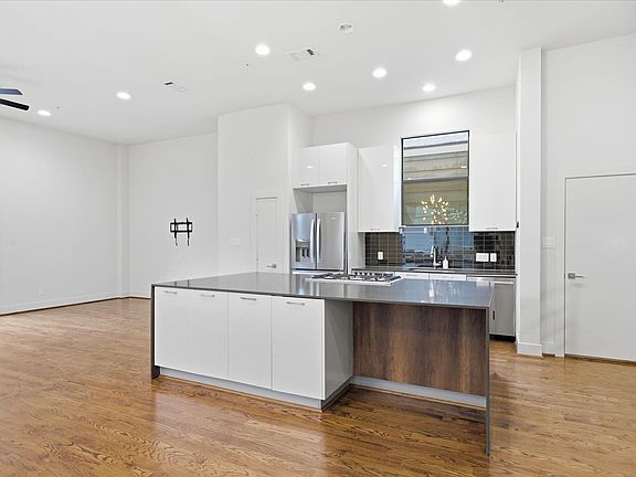 5th image of 1215 Summer St #C