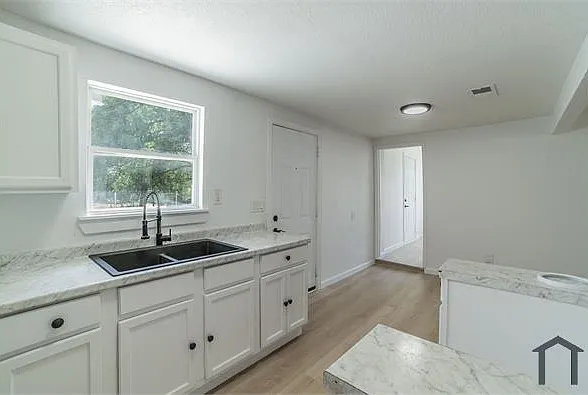 3 bed, 1424 sqft, $2,500 — Photo 4