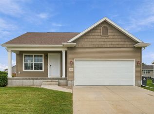 9515 Grand Oaks Dr NE, Cedar Rapids, IA 52402