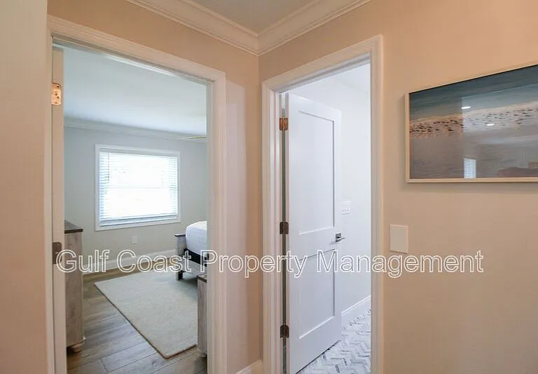 691 Russell St — Photo 7
