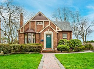 23 Mayflower Ave, Massapequa Park, NY