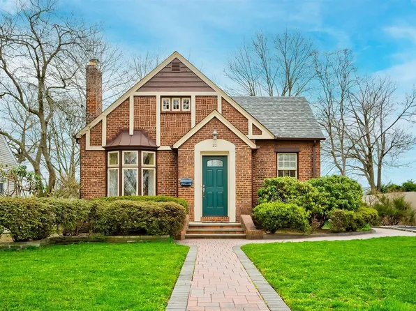 23 Mayflower Avenue, Massapequa Park, NY 11762