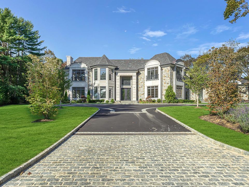 1st image of 7 Surrey Ln