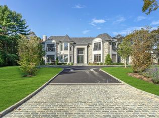 7 Surrey Ln, Old Westbury, NY 11568