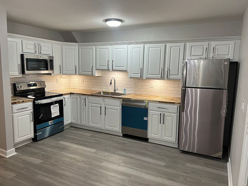 1st image of 1802 Jackson Ave W APT 31