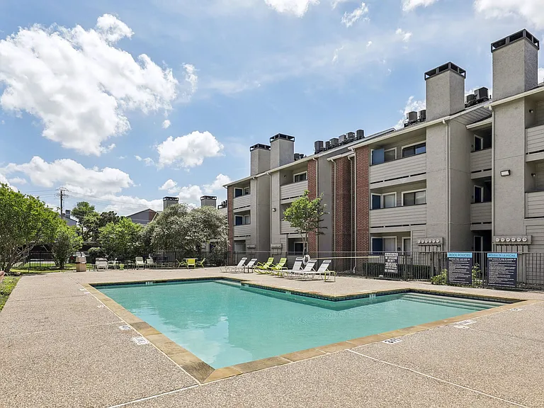 Claro Court Apartments — Photo 5