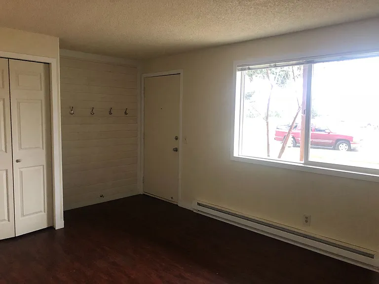 339 Chase Ave — Photo 2