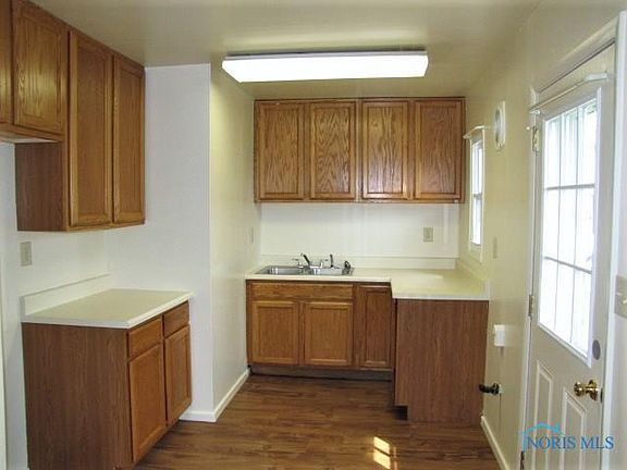 4th image of 1325 Bernard Ave