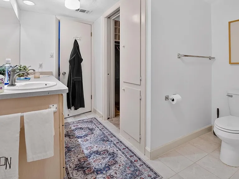 30 Village Green Cir — Photo 18