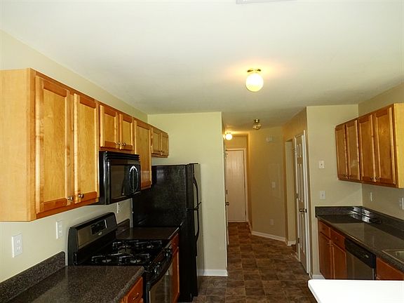 4th image of 571 Trotters Ln #0