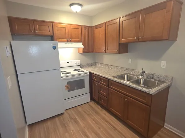 1400 W Academy St APT 2, Winston Salem, NC 27103