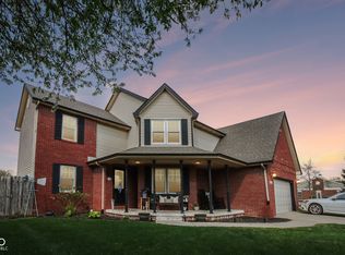 1694 Williamsburg Ln, Franklin, IN