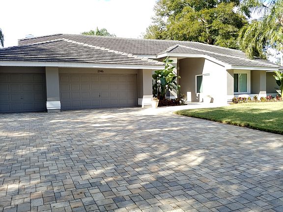 Amazing 3  car garage!