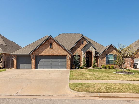 3rd image of 3921 Carmona Lakes Dr