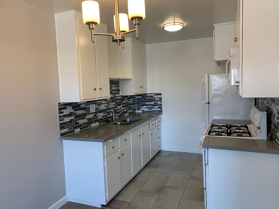 NOT ACTUAL UNIT. (similar lay out) - Kitchen