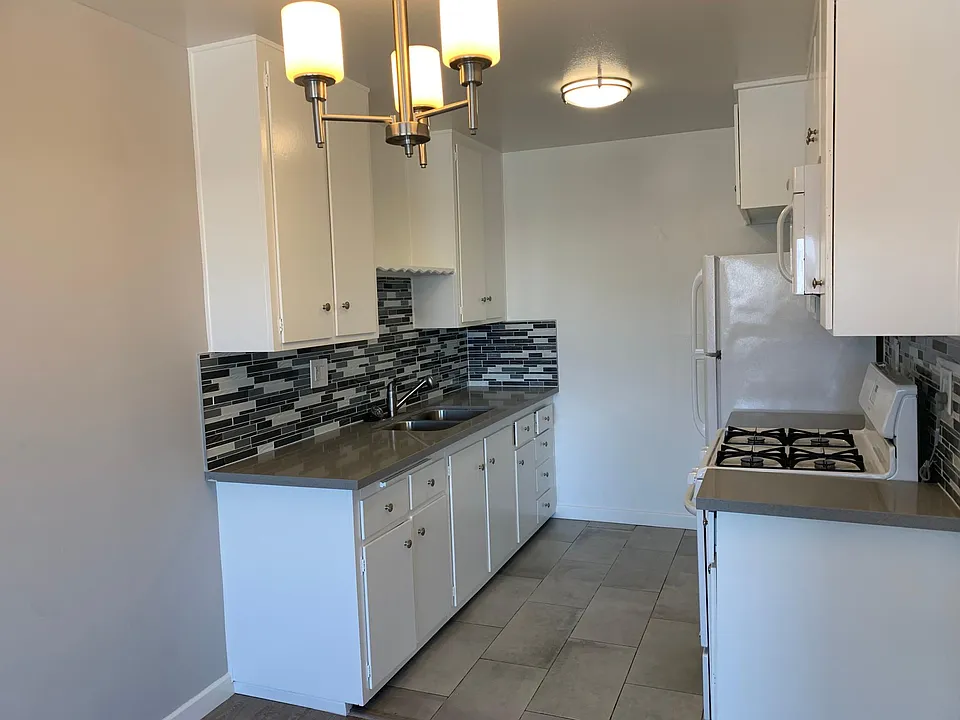 NOT ACTUAL UNIT. (similar lay out) - Kitchen