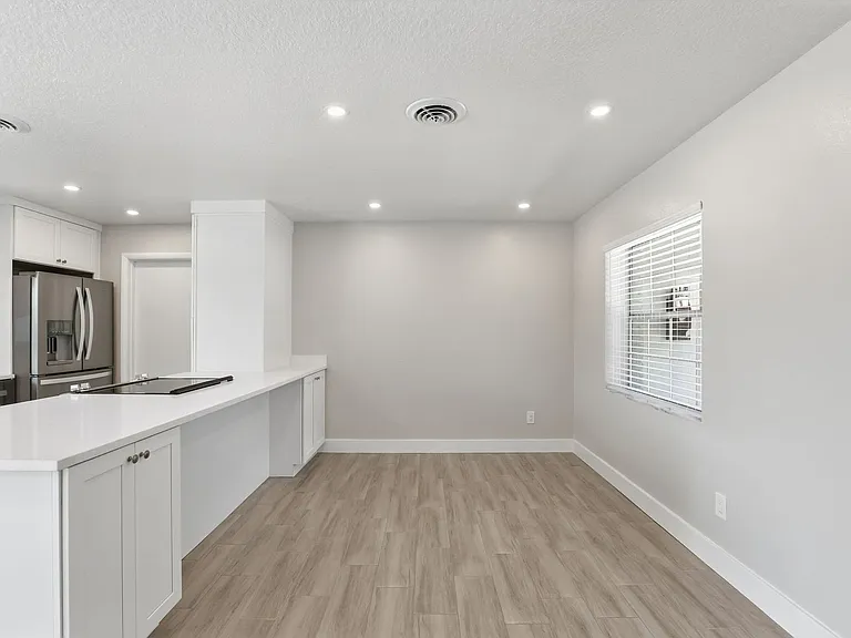 3817 Bainbridge Ave — Photo 6