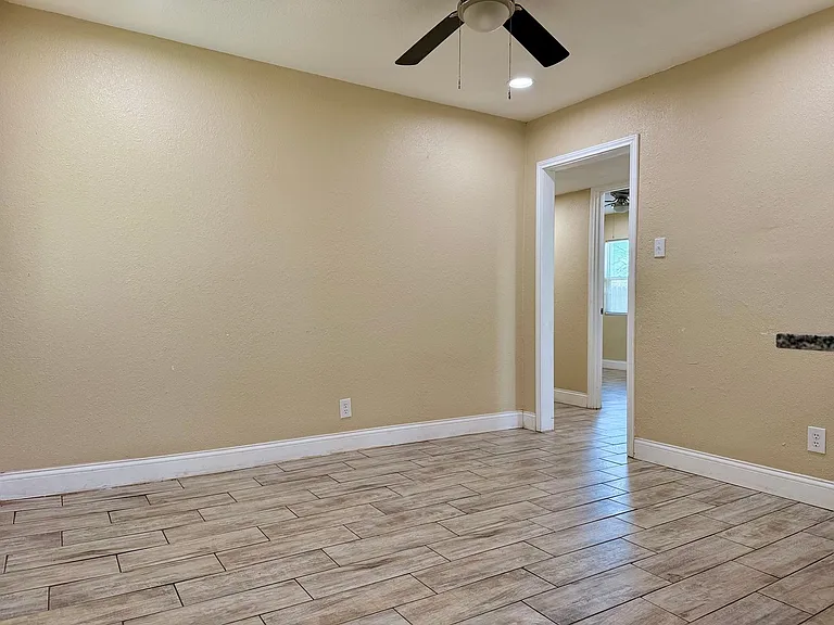 609 Howard Dr — Photo 7