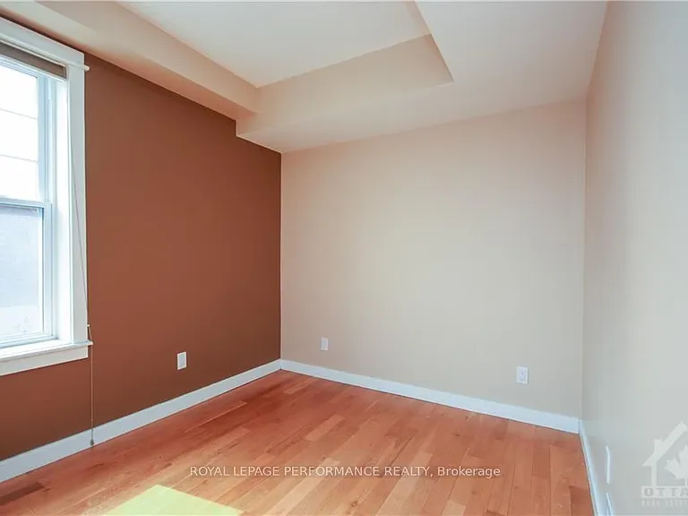 736 Cooper St W #2 — Photo 2