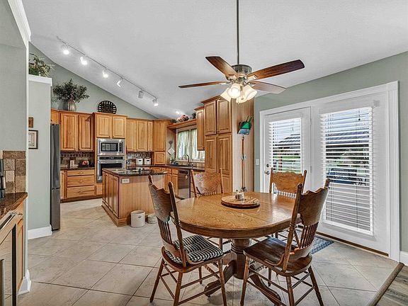 3rd image of 3803 Meadowbrook Ct