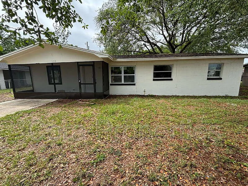 4 bed, 2.0 bath, 1325 sqft, $1,800 — Photo 4